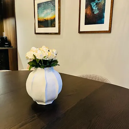 Spacious High-end By The Palace Park Apartment