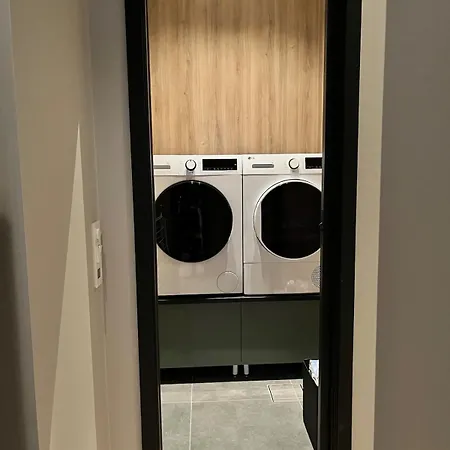 Spacious High-end By The Palace Park Apartment