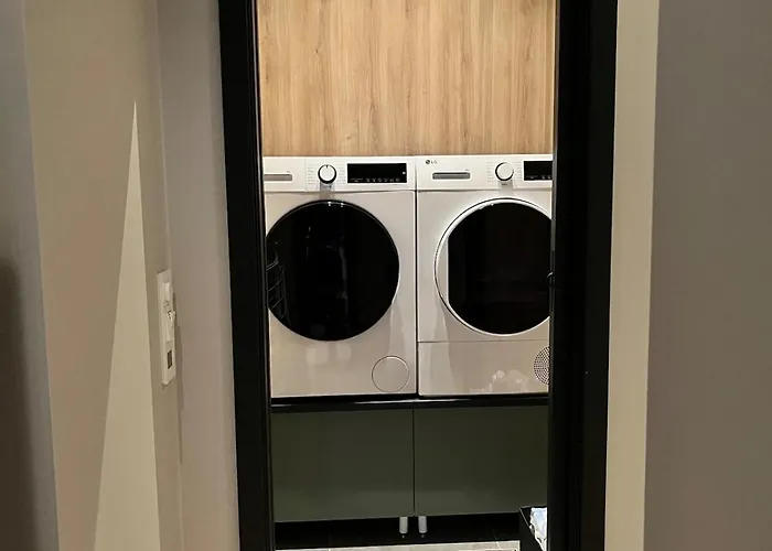 Spacious High-end By The Palace Park Daire