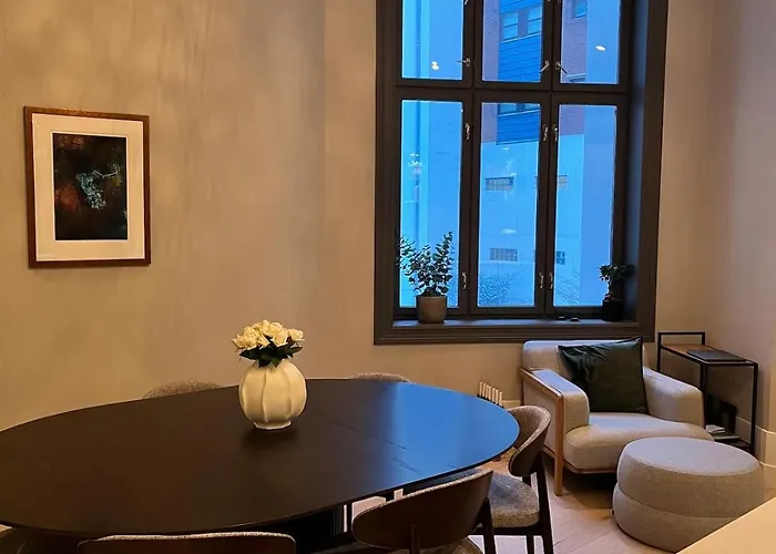 Spacious High-end By The Palace Park Apartment *