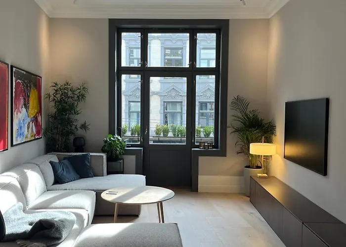 Spacious High-end By The Palace Park *