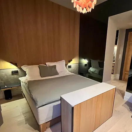 דירה Spacious High-end By The Palace Park