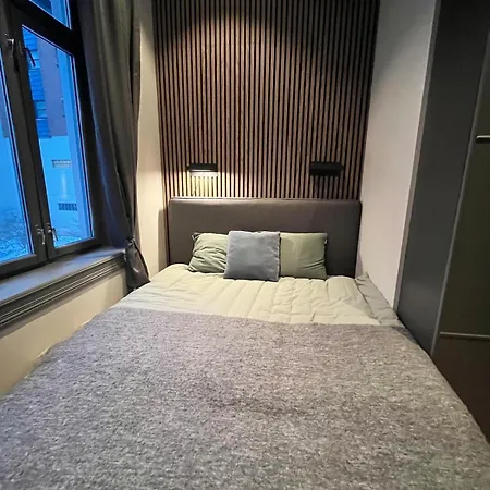 Spacious High-end By The Palace Park דירה