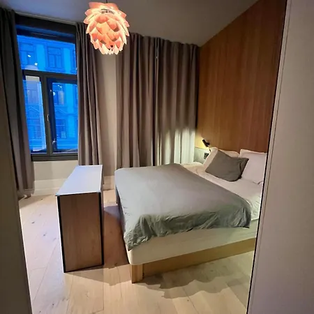 Spacious High-end By The Palace Park דירה